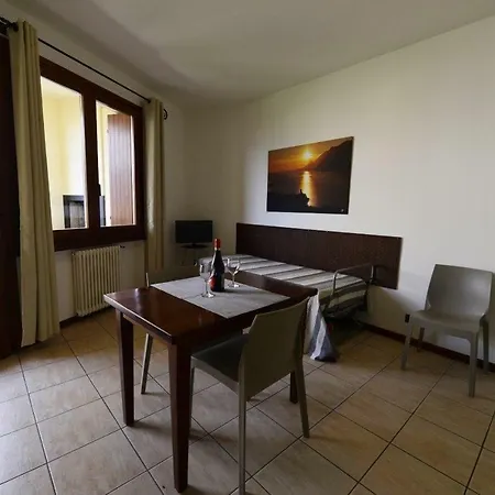 Angolo Lake Studio شقة