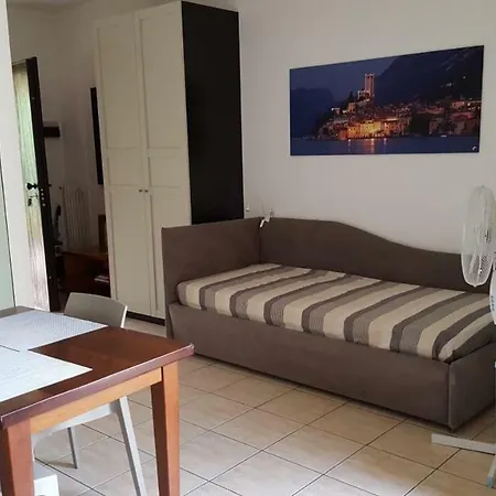 Angolo Lake Studio شقة