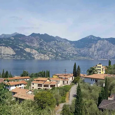 Angolo Lake Studio Apartment